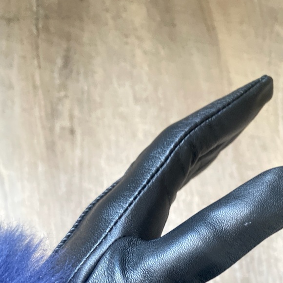 Fownes Brothers Leather Gloves
(NWT) with Fur Cuffs Sz M - Picture 10 of 14
